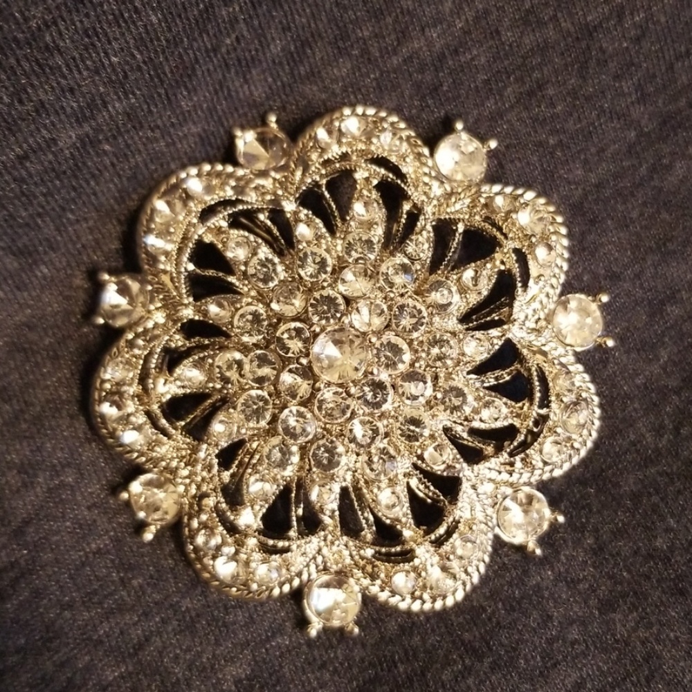 Sparkling brooch